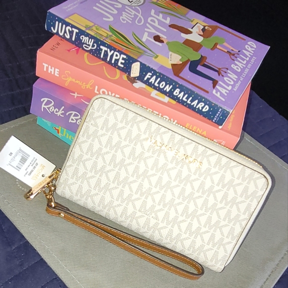 Michael Kors LG Phone Case Wristlet (Vanilla) - Picture 4 of 4